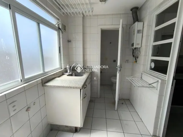 Imagem 3: Apartamento para Aluguel no Centro: 3 Dormitórios, Suíte com Closet, Sacada e 2 Vagas