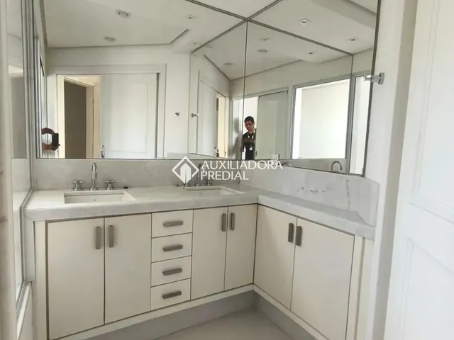 Imagem 12: Apartamento para Aluguel no Centro: 3 Dormitórios, Suíte com Closet, Sacada e 2 Vagas