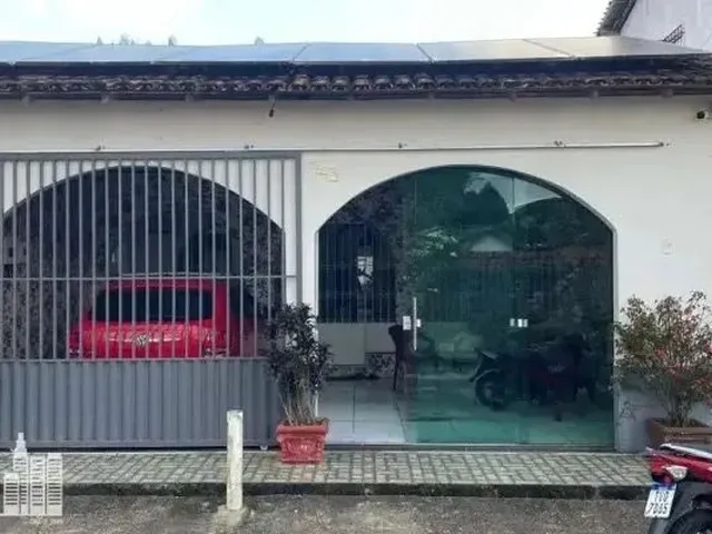 Imagem: A casa possui 3 Dormitórios, 2 Suítes, 2 Banheiros, 2