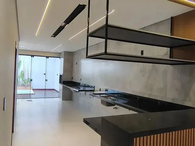 Imagem 9: Venda Belíssima Casa em Via Pública no Parque Dez de Novembro R$1.110.000,00