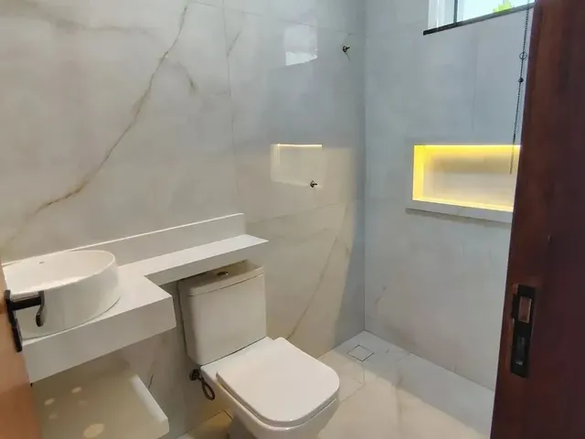 Imagem 3: Venda Belíssima Casa em Via Pública no Parque Dez de Novembro R$1.110.000,00