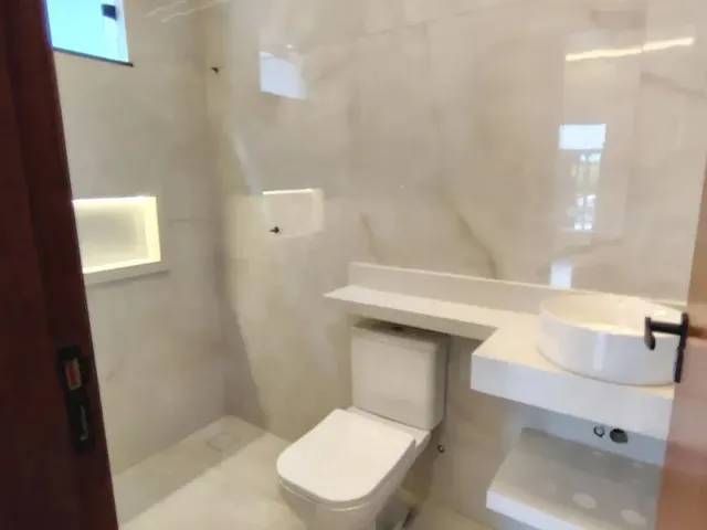 Imagem 8: Venda Belíssima Casa em Via Pública no Parque Dez de Novembro R$1.110.000,00