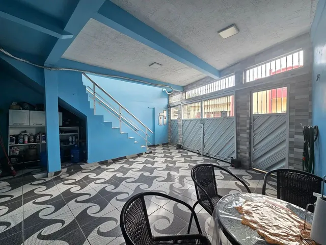 Imagem: A casa possui 4 Dormitórios, 1 Suíte, 3 Banheiros, 1 Vaga