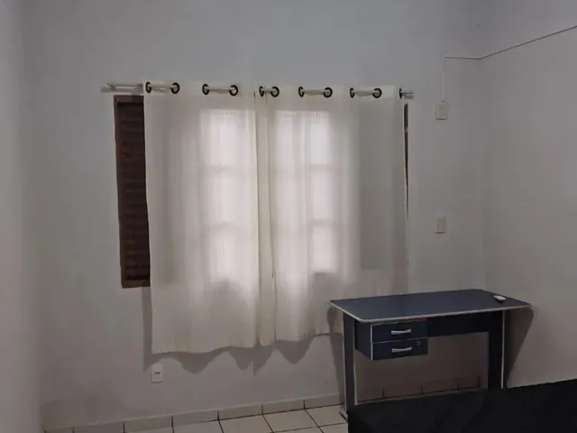 Imagem 3: Alugo Quarto Quarto com aluguel por R$1.200 /mês