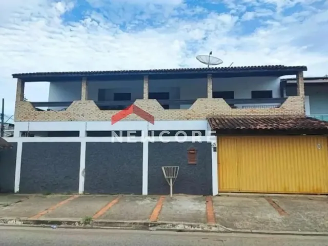 Imagem: A casa possui 5 Dormitórios, 4 Banheiros, 2 Vagas na