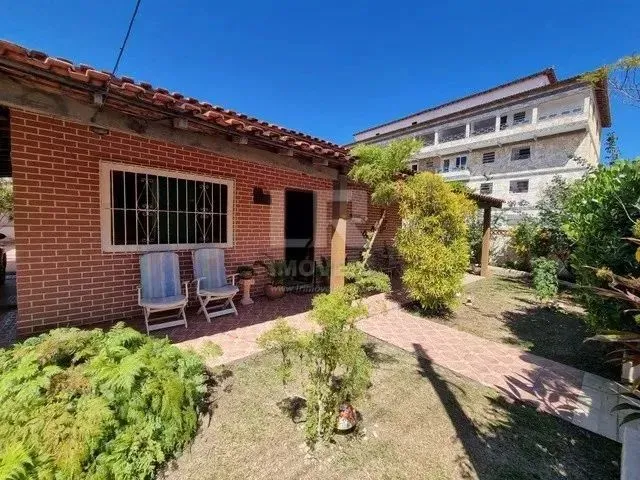 Imagem: Casa com 4 Quartos em Rua Asfaltada na 2ª