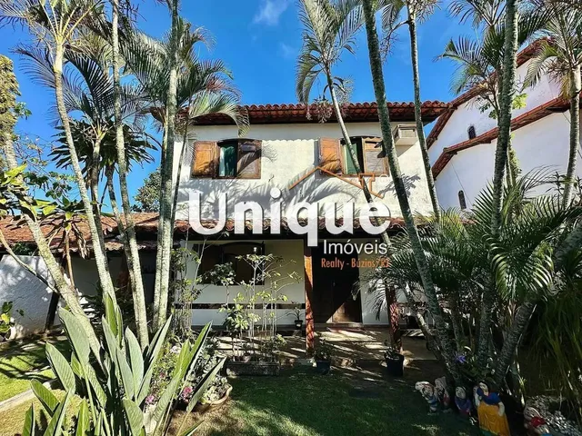 Imagem: A casa possui 4 Dormitórios, 3 Suítes, 5 Banheiros, 2