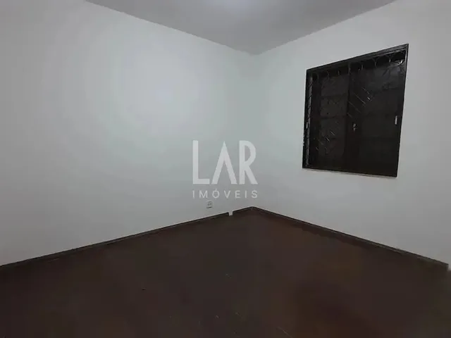 Imagem 2: Casa para Aluguel, 4 Quartos, 1 Suíte, 1 Vaga, Floresta - Belo Horizonte/Mg