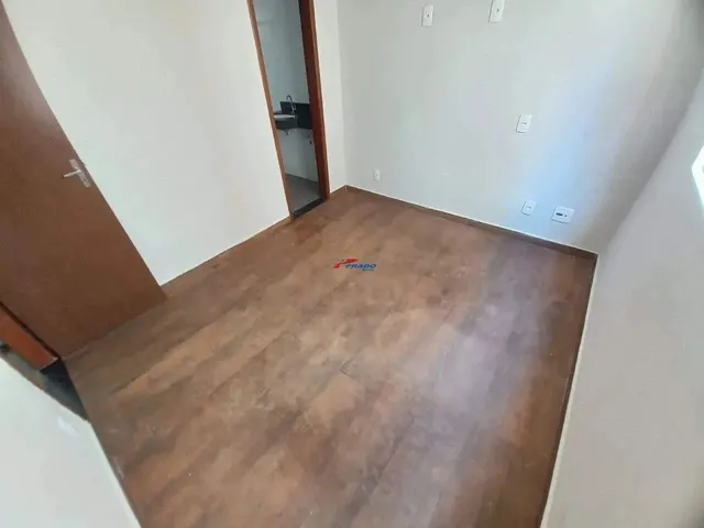 Imagem 4: Apartamento Reformado 2 Quartos (1 Suíte) e Vaga Coberta