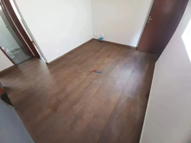 Imagem 2: Apartamento Reformado 2 Quartos (1 Suíte) e Vaga Coberta