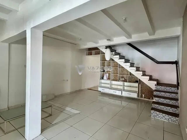 Imagem: Casa com 03 Pavimentos na Travessa Quatorze