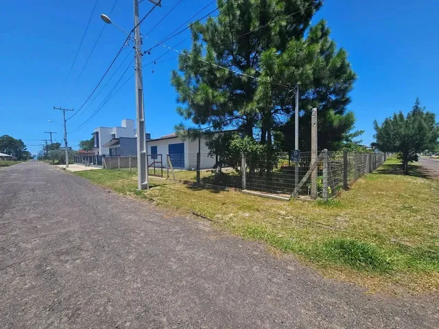 Imagem: De Barbada e em Terreno Amplo de Esquina