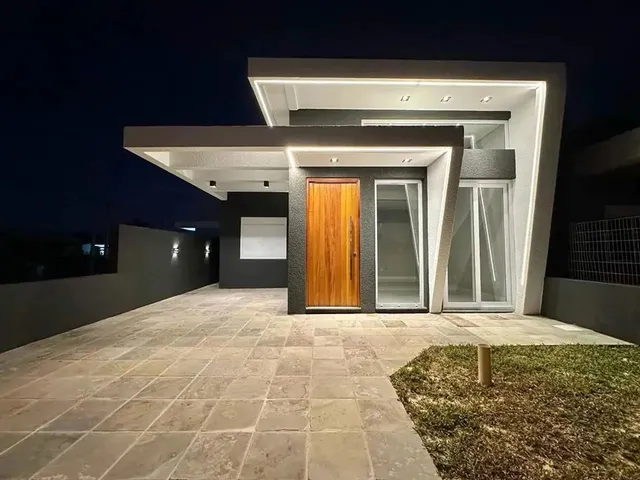Imagem 15: Casa À Venda em Capão da Canoa, Bairro Guarani, com Churrasqueira e Área de Serviço