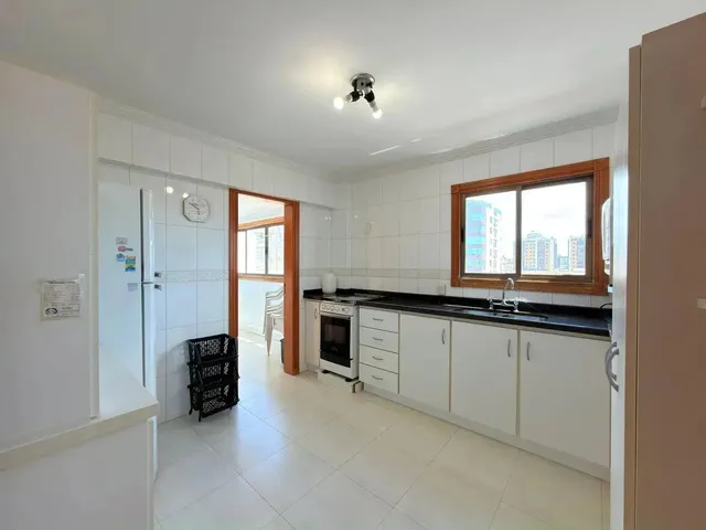 Imagem 6: Apartamento Leste e Norte, com 200 M2 Privativos. Vista Definida para o Mar e Praça Do