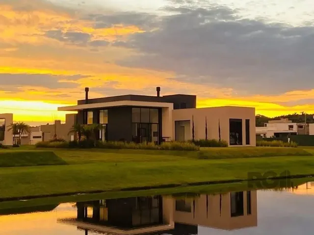 Imagem: Casa em Condomínio com 3 Suítes, Churrasqueira