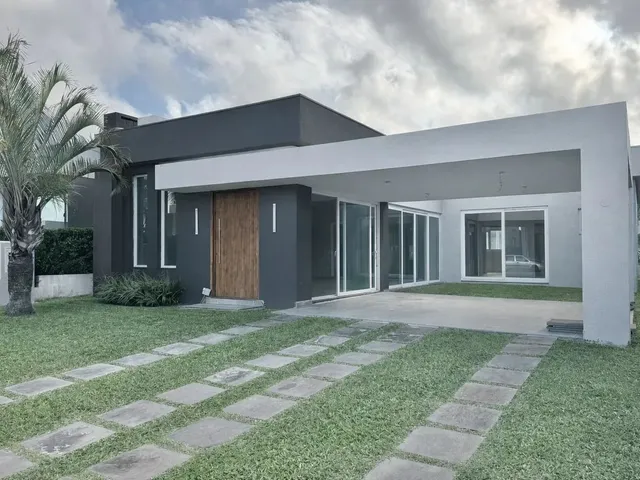 Imagem: Casa Térrea Frente Leste, Sendo 04 Suítes