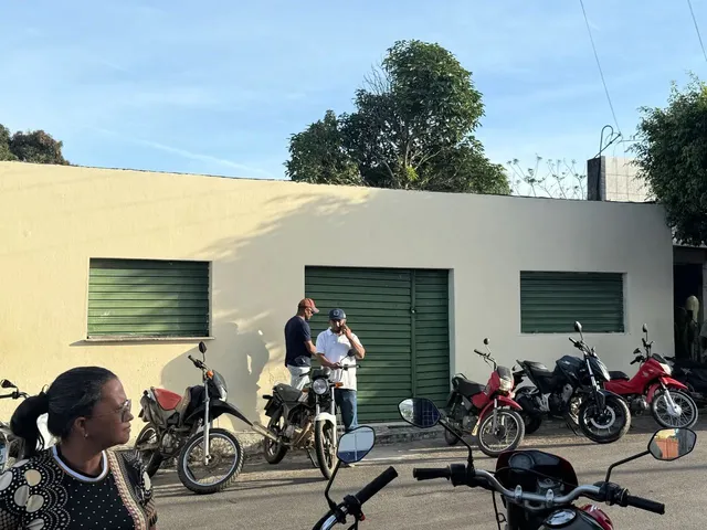 Imagem: O depósito possui 5 Vagas na garagem e está localizado em