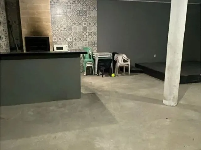 Imagem: A casa possui 3 Dormitórios, 2 Banheiros, Acomodam 10