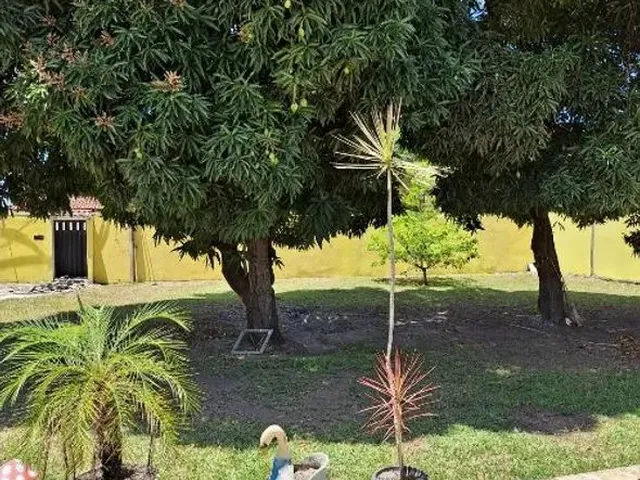 Imagem: A casa possui 2 Dormitórios, Acomodam 6 pessoas, 5 Vagas