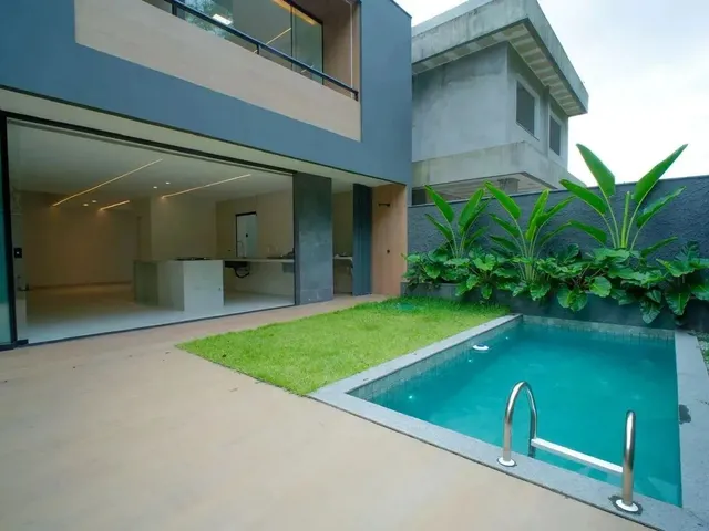 Imagem: Casa Moderna com Placas Solares no Euroville!