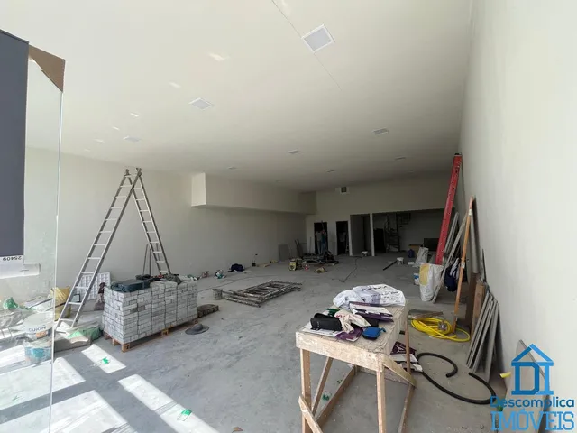 Imagem 3: Ponto Comercial Premium Pronto para Uso - Modernidade e Visibilidade