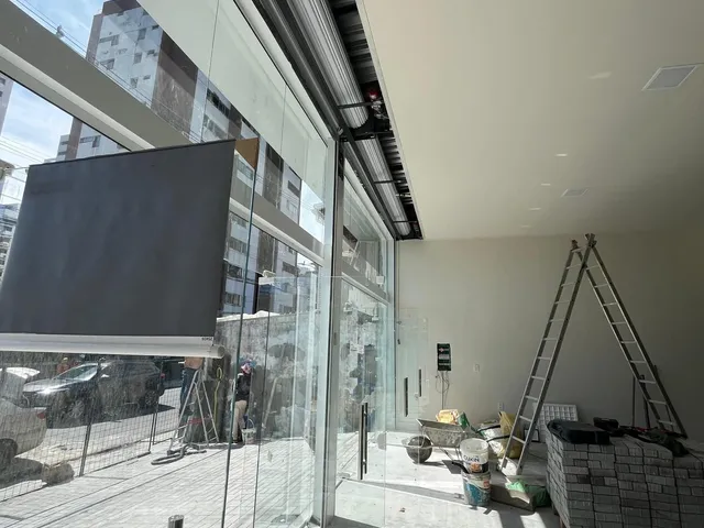 Imagem 6: Ponto Comercial Premium Pronto para Uso - Modernidade e Visibilidade