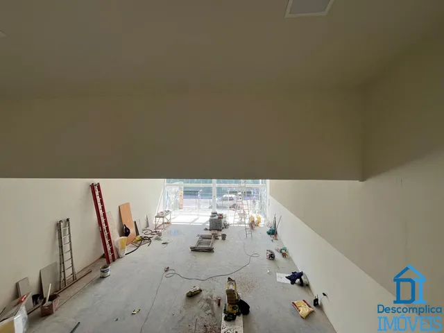 Imagem 2: Ponto Comercial Premium Pronto para Uso - Modernidade e Visibilidade