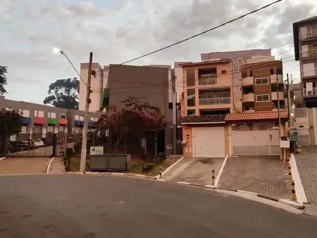 Imagem: O apartamento possui 2 Dormitórios, 1 Banheiro, 1 Vaga na