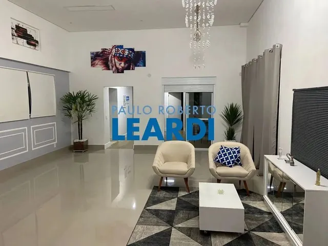 Imagem: A casa em condomínio possui 3 Dormitórios, 4 Banheiros, 4