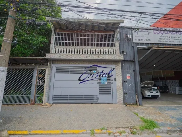 Imagem: A casa possui 3 Dormitórios, 5 Banheiros, 2 Vagas na