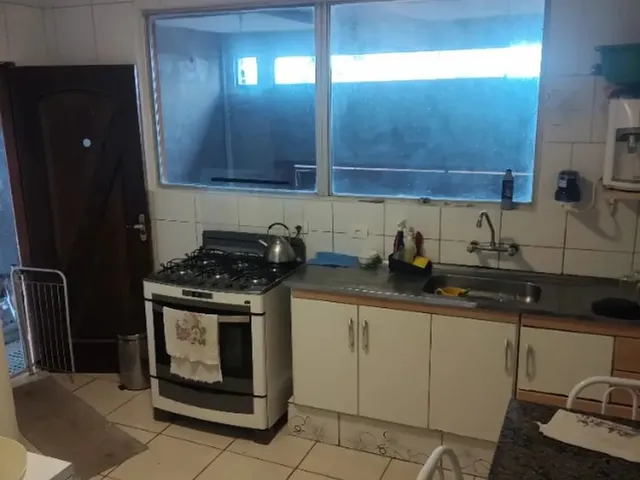 Imagem: A casa possui 2 Dormitórios, 2 Suítes, 3 Banheiros, 2