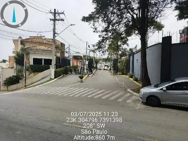 Imagem: A casa possui 3 Dormitórios, 2 Banheiros, 224m² de Área,