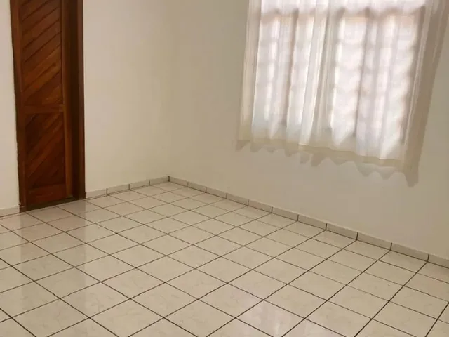 Imagem 8: Alugo/ Vendo Casa no Bairro Castália