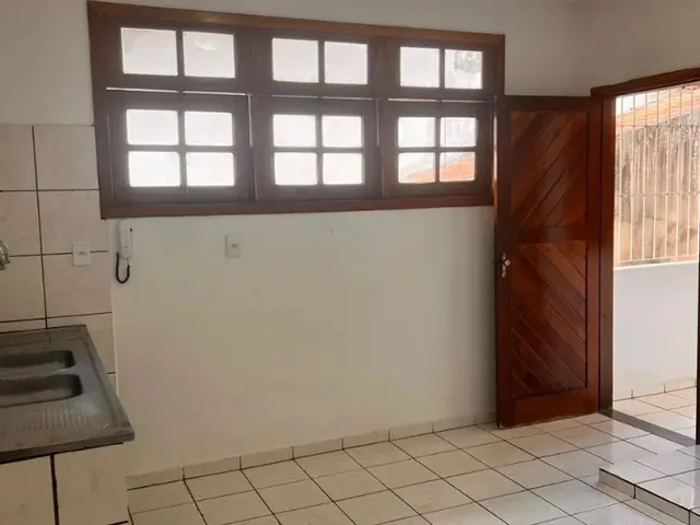 Imagem 14: Alugo/ Vendo Casa no Bairro Castália