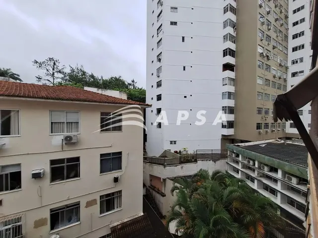 Imagem 11: Excelente Apartamento Amplo e Arejado! Ampla Sala, 2 Quartos (Sendo 1 Suíte), Banheiro So