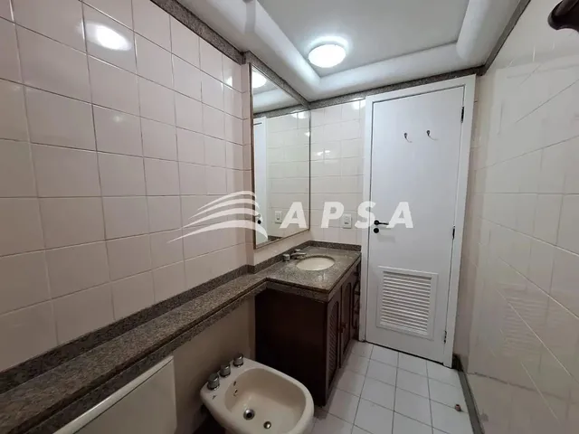 Imagem 9: Excelente Apartamento Amplo e Arejado! Ampla Sala, 2 Quartos (Sendo 1 Suíte), Banheiro So