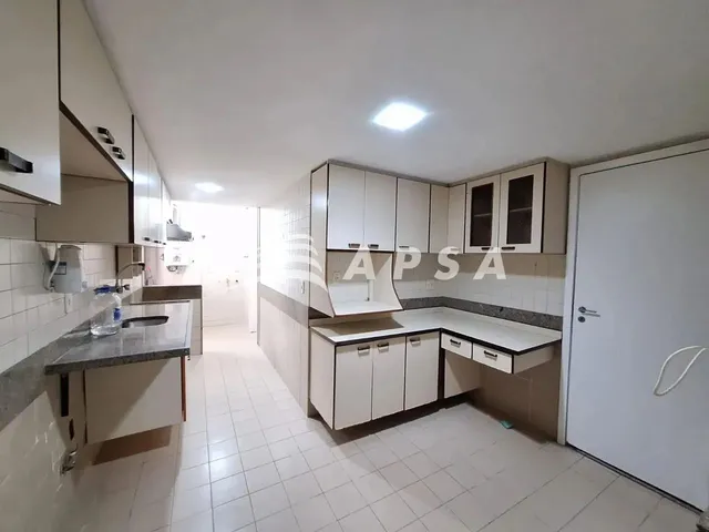 Imagem 15: Excelente Apartamento Amplo e Arejado! Ampla Sala, 2 Quartos (Sendo 1 Suíte), Banheiro So