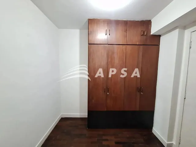 Imagem 5: Excelente Apartamento Amplo e Arejado! Ampla Sala, 2 Quartos (Sendo 1 Suíte), Banheiro So