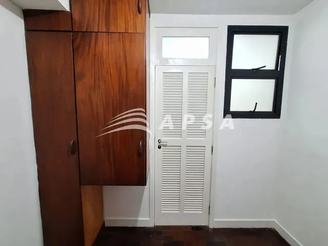 Imagem 16: Excelente Apartamento Amplo e Arejado! Ampla Sala, 2 Quartos (Sendo 1 Suíte), Banheiro So