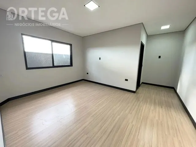 Imagem 3: Casa para Venda com 3 Suítes em Maringá - Pr