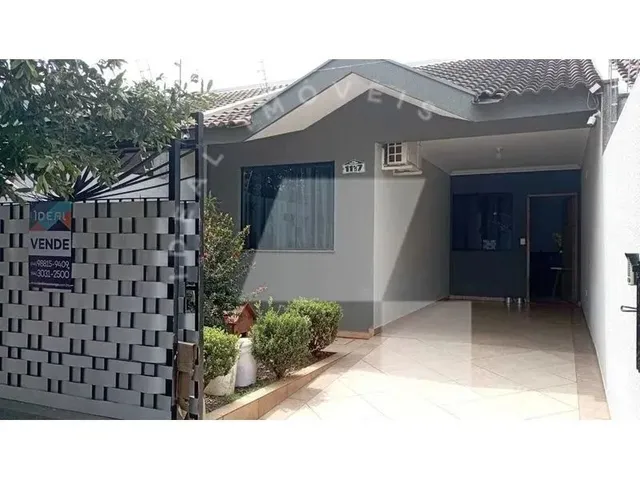 Imagem: A casa possui 3 Dormitórios, 1 Banheiro, 2 Vagas na