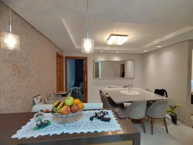 Imagem 2: Sobrado À Venda em Maringá, Zona 05, com 3 Quartos, com 273.26 M²