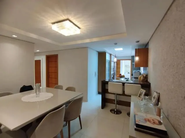 Imagem 8: Sobrado À Venda em Maringá, Zona 05, com 3 Quartos, com 273.26 M²