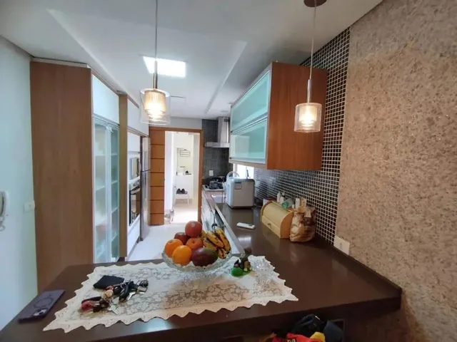 Imagem 3: Sobrado À Venda em Maringá, Zona 05, com 3 Quartos, com 273.26 M²
