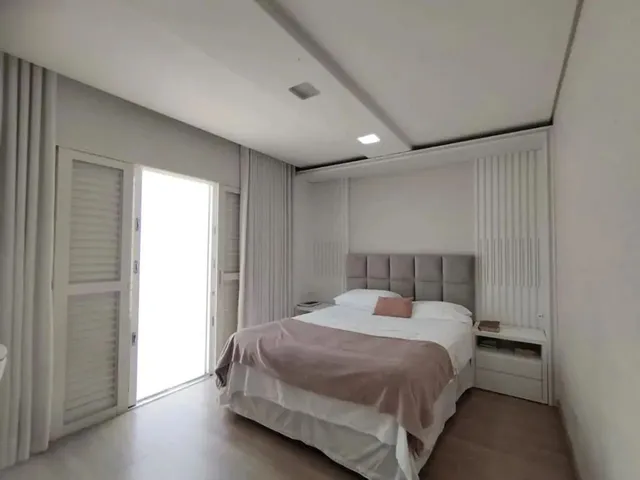 Imagem 16: Sobrado À Venda em Maringá, Zona 05, com 3 Quartos, com 273.26 M²