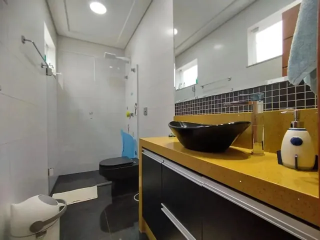 Imagem 6: Sobrado À Venda em Maringá, Zona 05, com 3 Quartos, com 273.26 M²