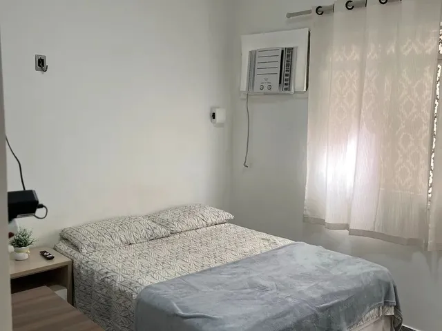 Imagem: O apartamento possui 1 Dormitório, Acomodam 2 pessoas e