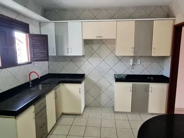 Imagem 10: Casa 4 Quartos nos Bancários