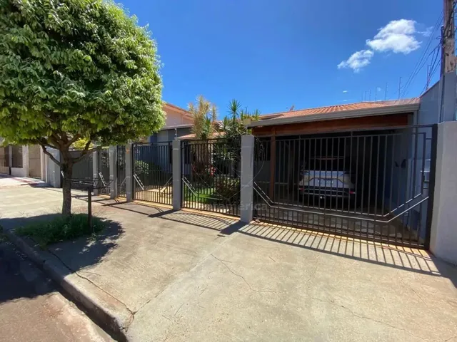 Imagem 1: Casa para Alugar Ou Vender com Piscina, 5 Quartos Sendo 1 Suíte na Região Oeste De