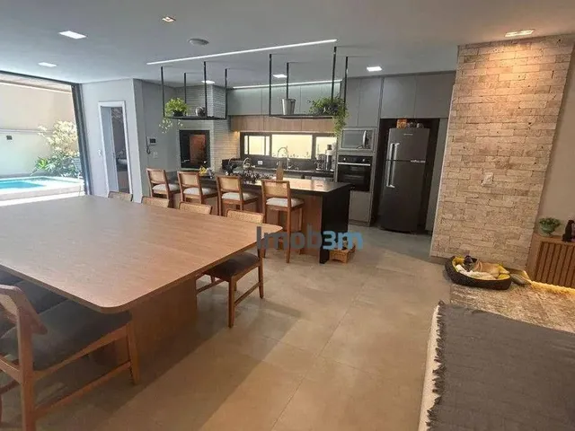 Imagem 6: Sobrado com 3 Dormitórios À Venda, 226 M² por R$ 1.770.000,00 - Universitário
